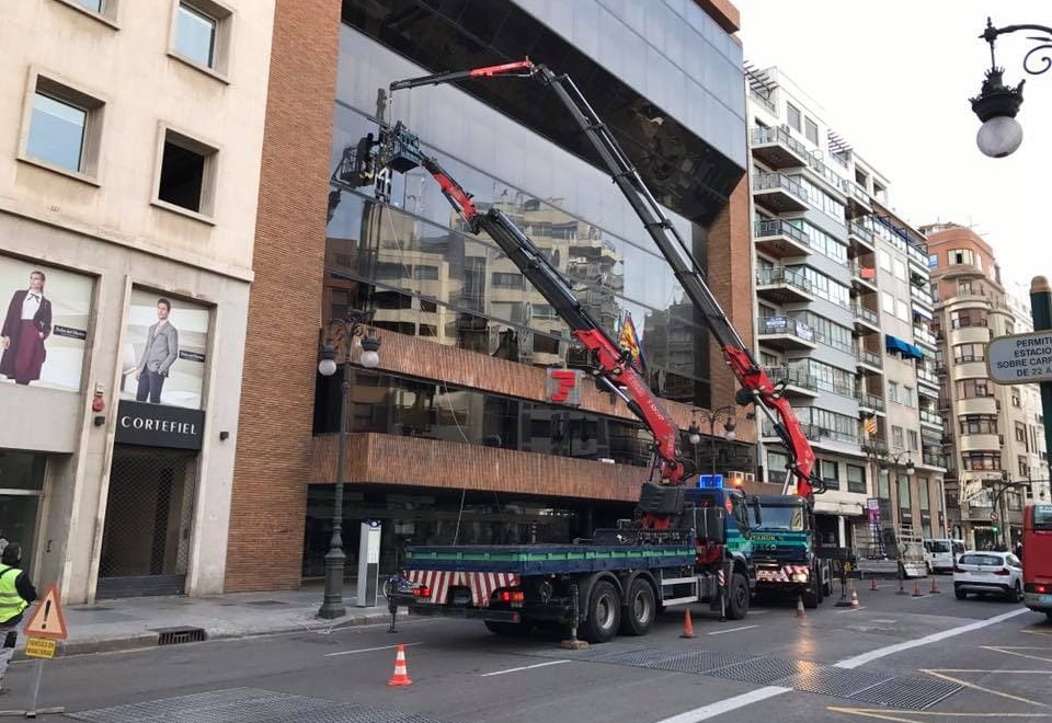 Trabajo Grúa autocargante con cesta Valencia